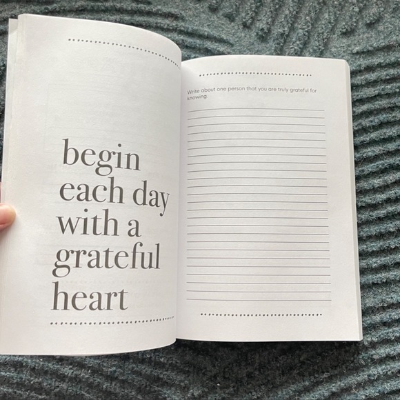Good Days Start With Gratitude Daily Journal (NEW) - Picture 6 of 9